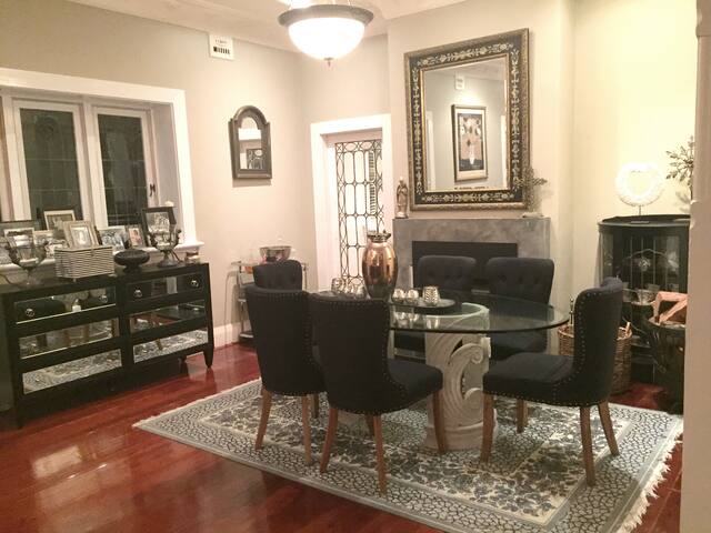 Beautiful Family Home with Pool gallery image 5