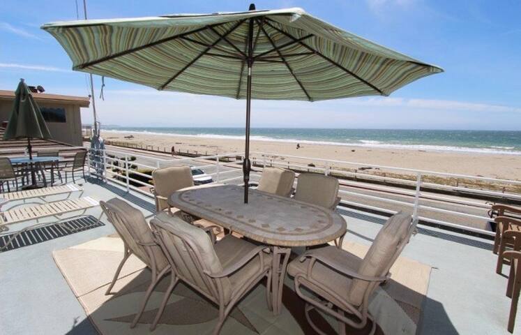 Beach Front Family Getaway in Aptos 327 gallery image 4