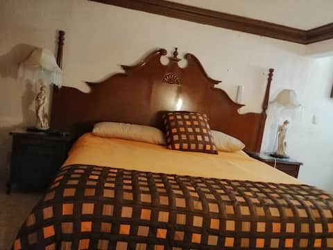 Deluxe House! Center of Bernal "Casa Trini"