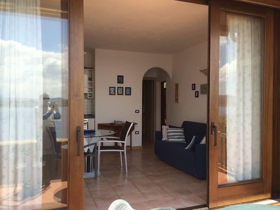 sala con affaccio sul terrazzo vista mare