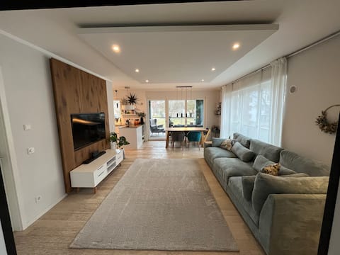 Top Airbnb: Stylish new apartment with grill loggia in Am Luitpoldpark