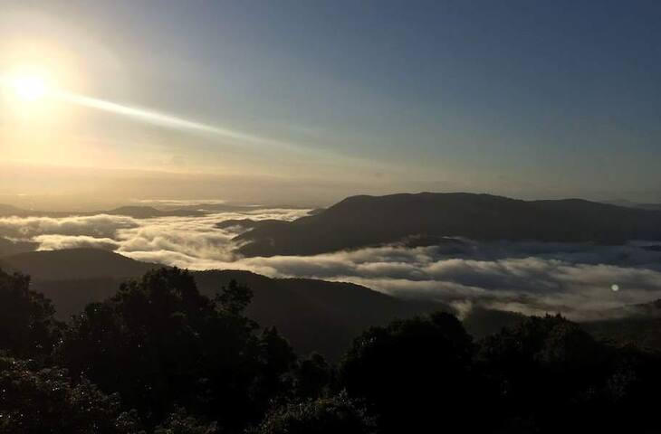 EXHALE 3: INCREDIBLE Views on Tamborine Mtn's Edge