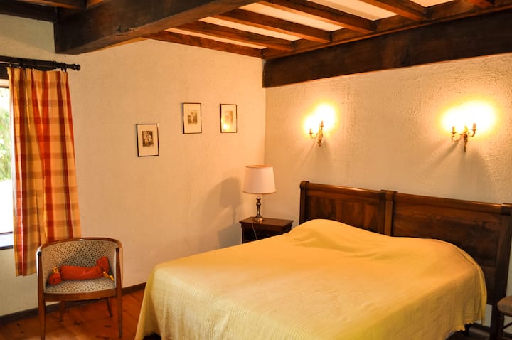 Chumba kingine cha kulala chenye kitanda cha ukubwa wa malkia