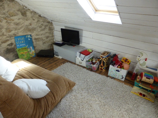 غرفة نوم 5 في الطابق الأول، زاوية تلفزيون مع مشغل أقراص DVD