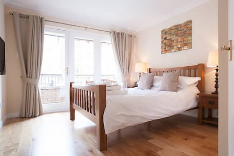 Successful Airbnb property: Beautiful Flat in Ideal Location in Glasgow