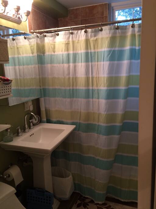 Full bathroom with tub/shower