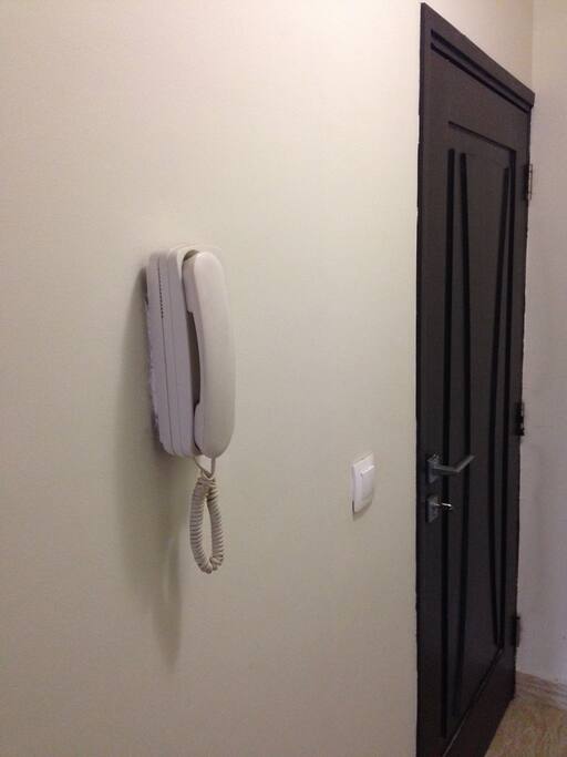 Interphone avec ouverture à distance de l'accès principal du bâtiment