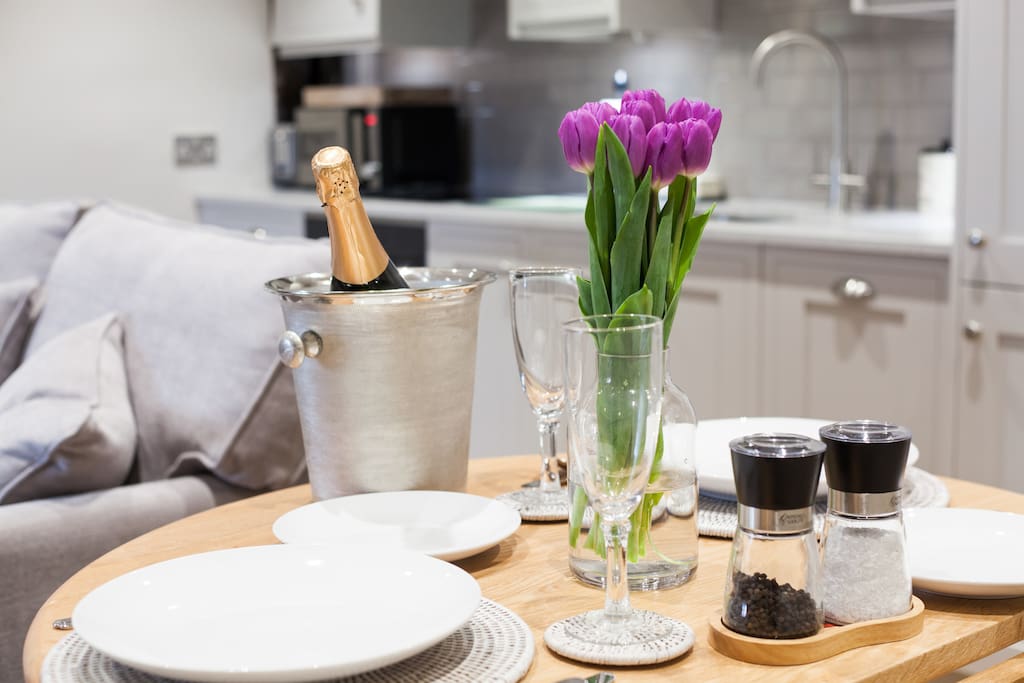 Lounge/ Kitchen