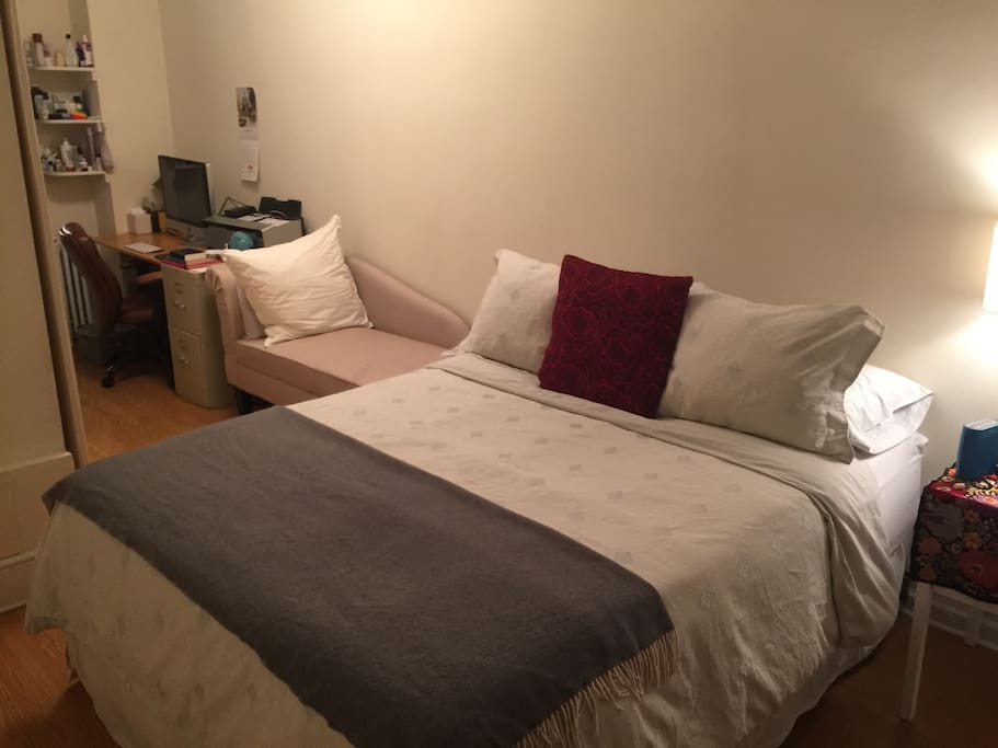 Current setup of bedroom - now a queen bed in there W hotel pillow top mattress - comfortable and new !