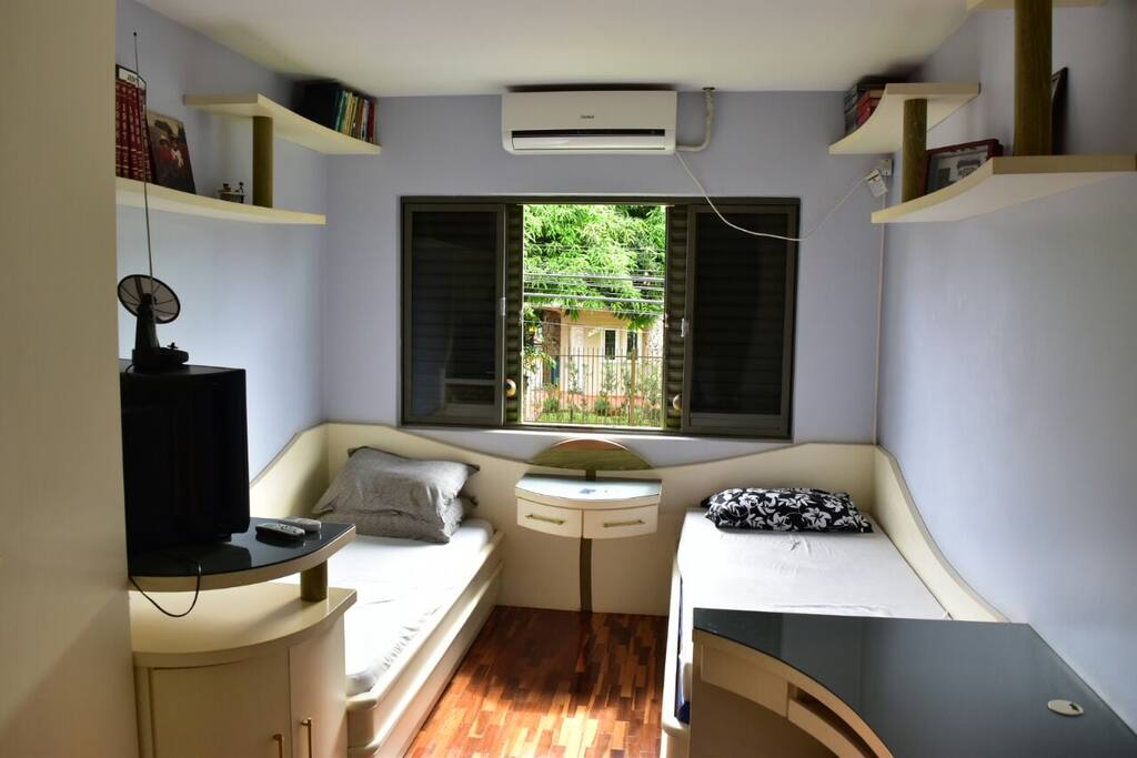 Quarto mobiliado