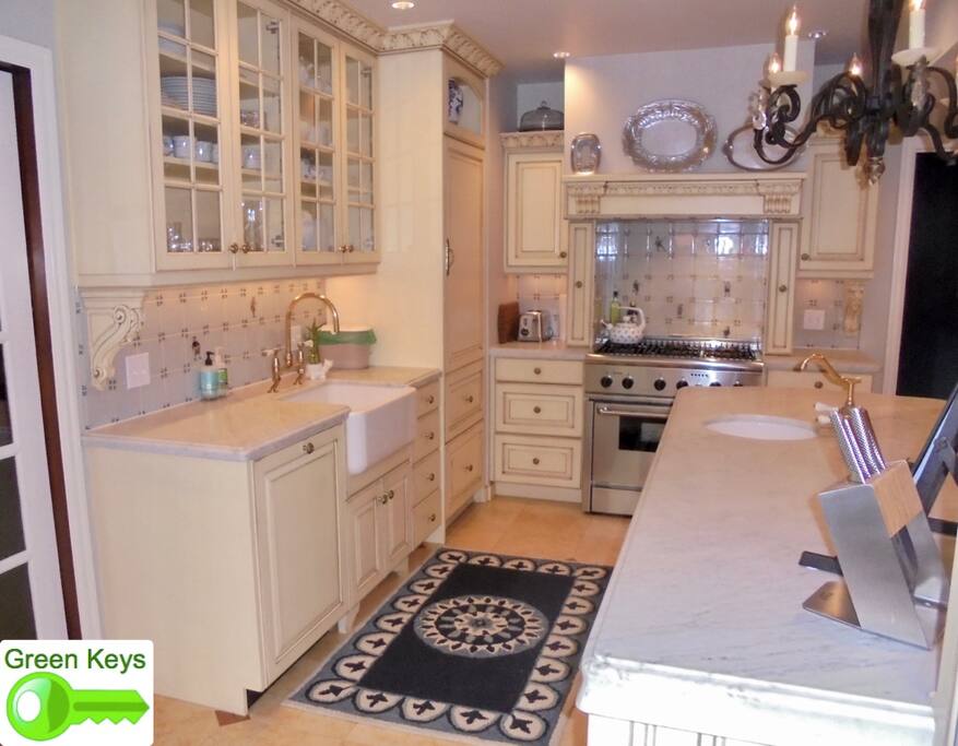 Kitchen, view 1