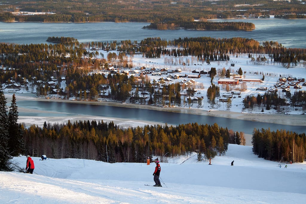 Tahko Ski Resort slopes are right outside your window.