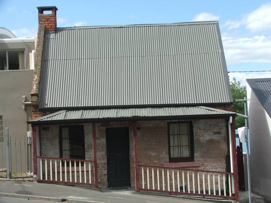 Gorgeous heritage cottage near city centre (currently undergoing external restoration)