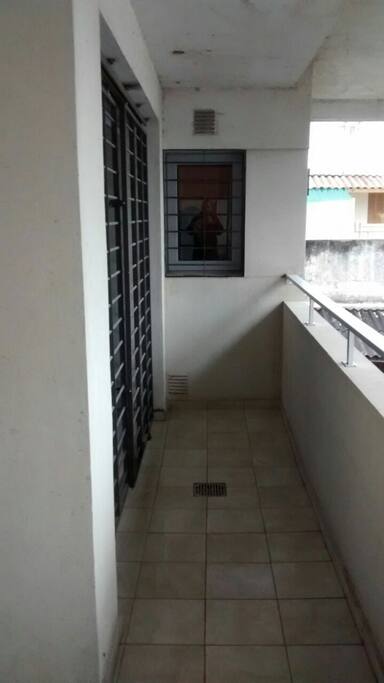 BALCON EN CONTRAFRENTE