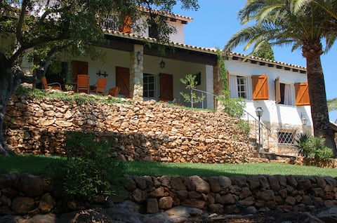 Authentic Spanish Villa by the Beach