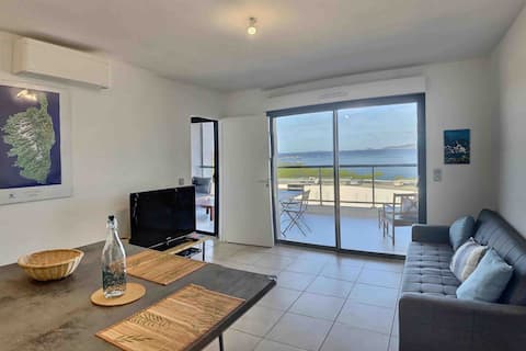 Top performing Airbnb: Sea and mountain panorama 2 steps from the beach in Pietrosella