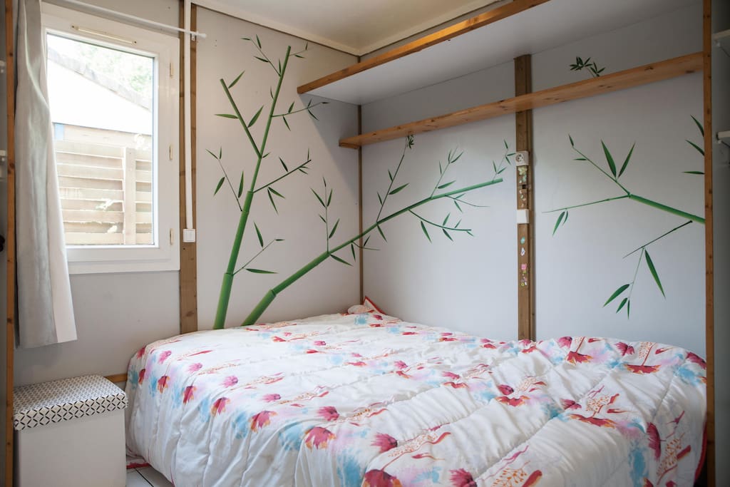 chambre avec lit double