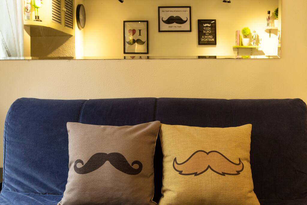 Welcome to Mustache House/歡迎來到俏鬍子