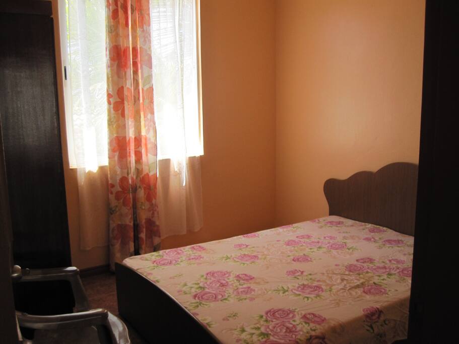 COSY CLEAN BEDROOM WELL VENTILATED