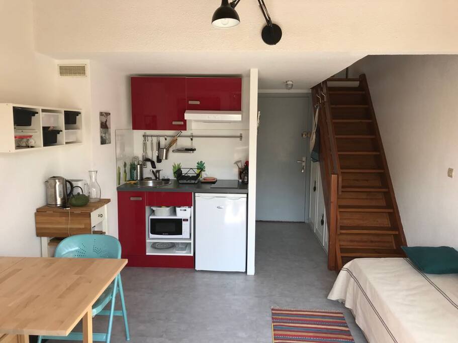 Pièce principale avec cuisine ouverte