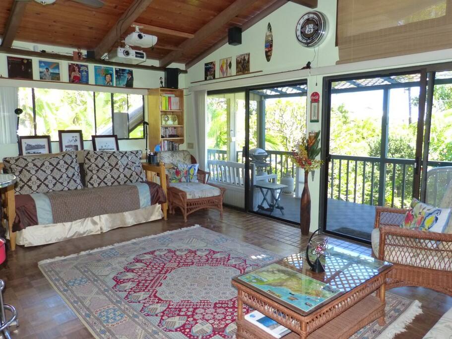 Relax & Enjoy Island Living with Tropical Ocean Breezes