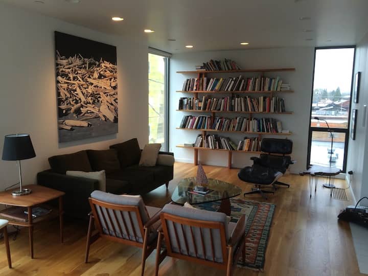 Light And Art-filled Flat By Park & Restaurant Row - ポートランド, OR