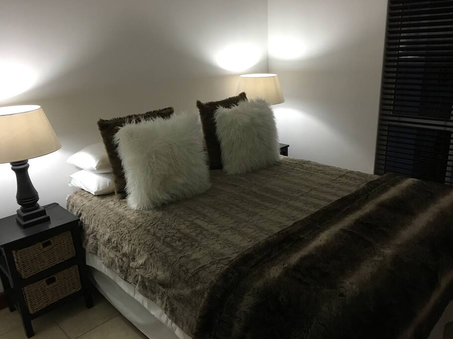 Both bedrooms have queen size beds
