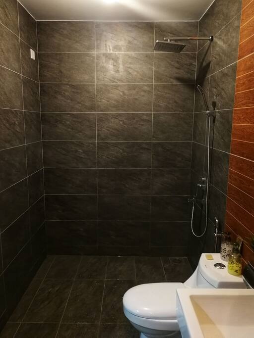 master bedroom bathroom