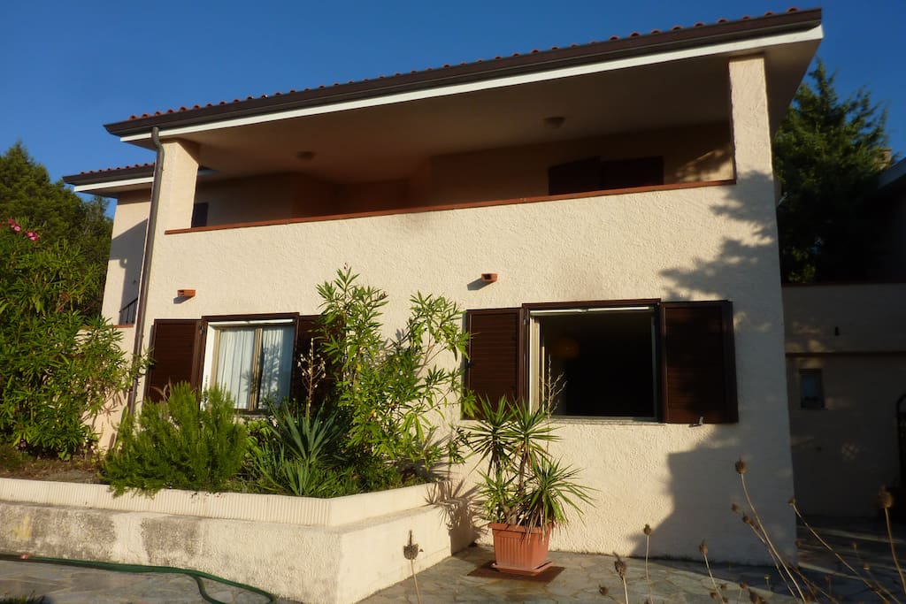 Villa con tre appartamenti