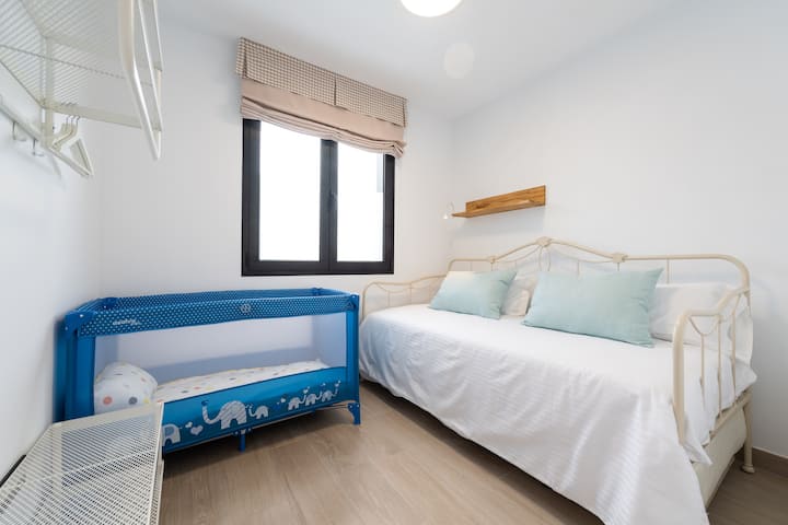 เราสามารถจัดหาเตียงเด็กอ่อนได้หากจำเป็น