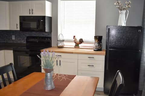Comfy one bedroom apartment near City Square