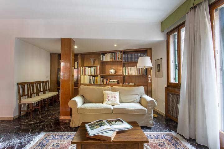 Calle Avvocati – 4 Camere con Vista su Venezia gallery image 5