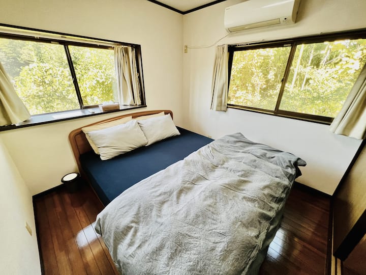 פרנץ בט על המלכה