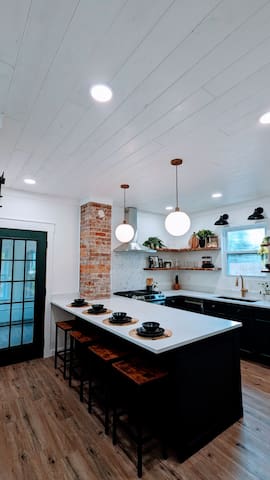 The Ivy @ West 7th -Pool Tbl-Sauna-Updated Charm