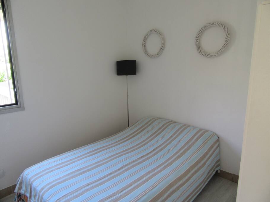 Chambre avec lit 120cm large