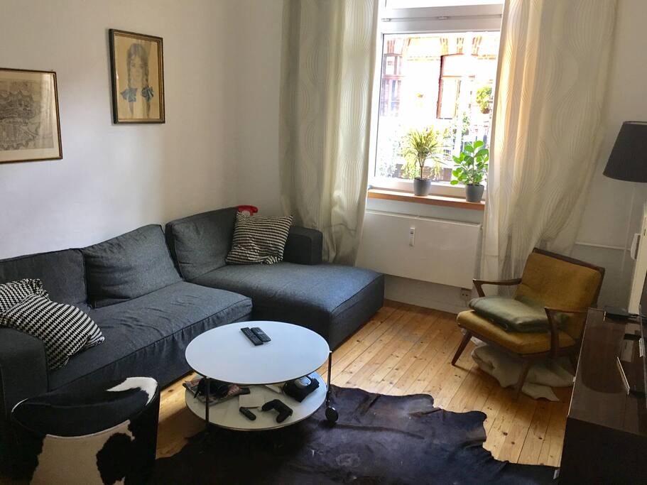 Wohnzimmer (living room)