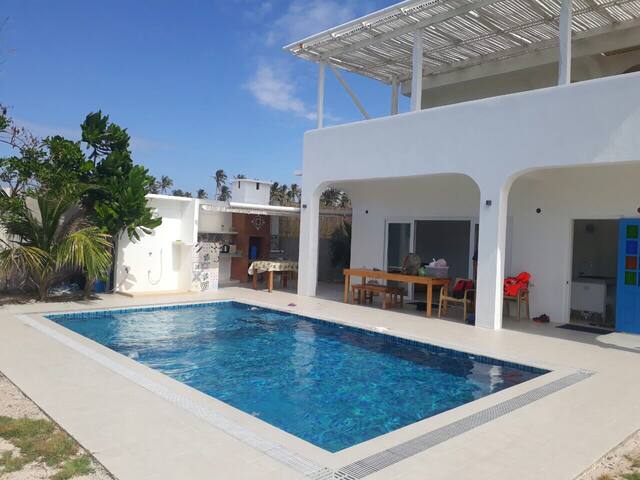 Makoko sa Baybay: Private Pool,  Beachfront