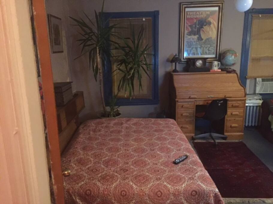 This is the room that Will usually be rented. Large, comfortable double bed , in what would normally be the master bedroom. Room has cable TV, a seating area, closet ,A/C, a dresser, desk, and lots of light! Plenty of fresh linens, pillows, blankets, etc.