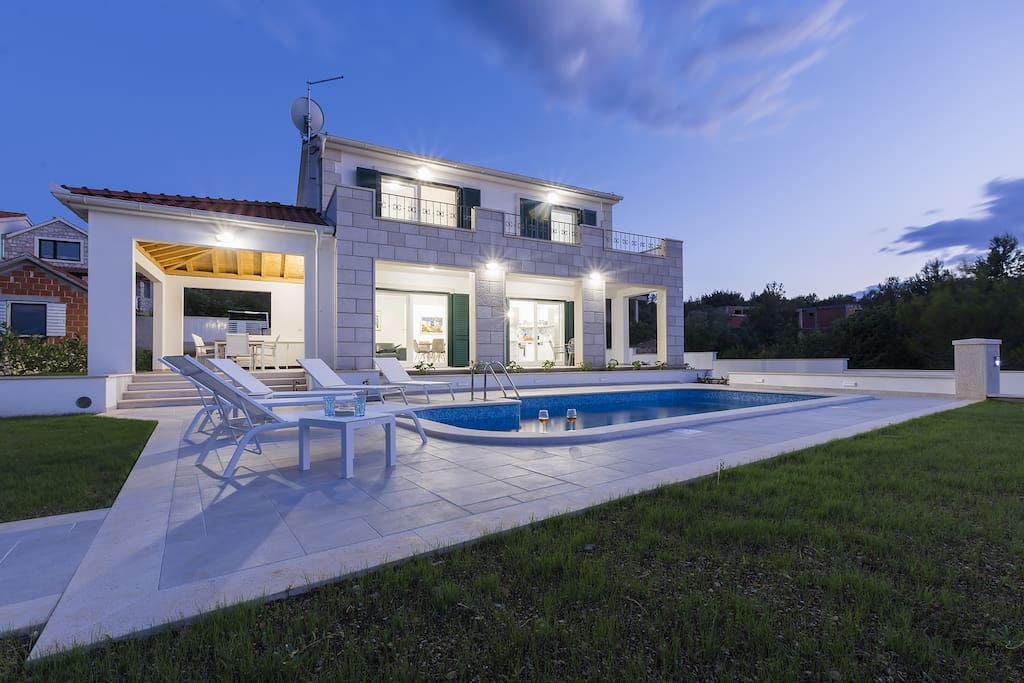 Family villa Makarac