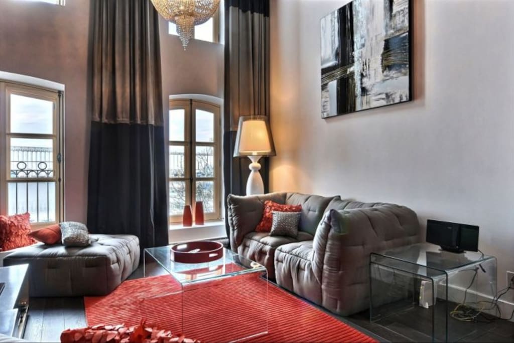 Large fenestration et hauts plafonds