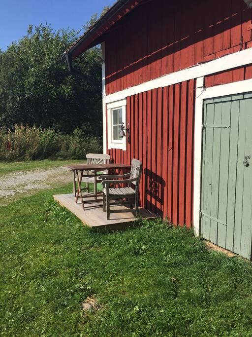 En fika mot en varm stallvägg kanske ?