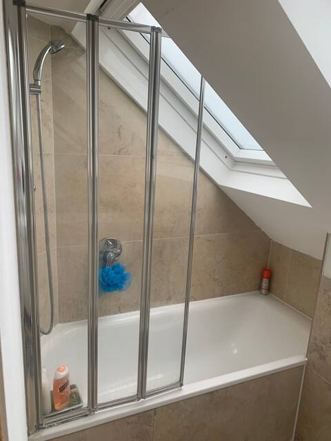 One bedroom loft flat. WIFI, Smart TV and Parking