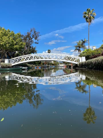 Spacious 3 bedroom, canal, beach, best location!