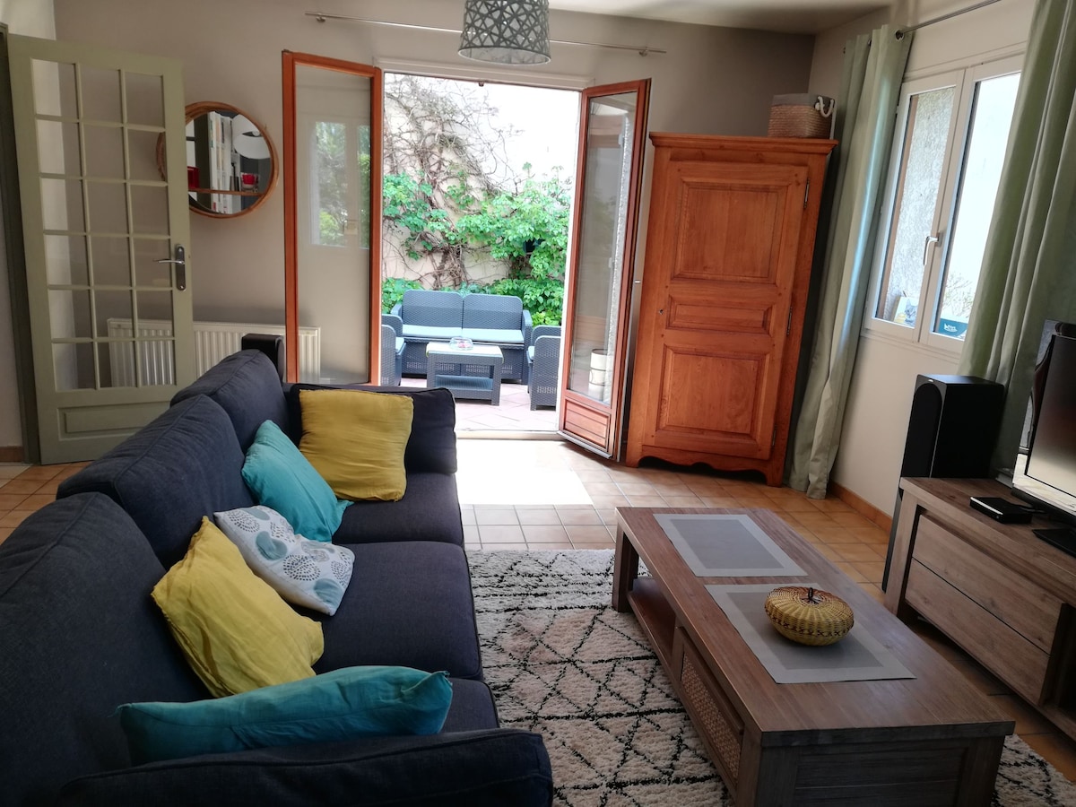 Successful Airbnb property: The little haven of greenery in Chartres
