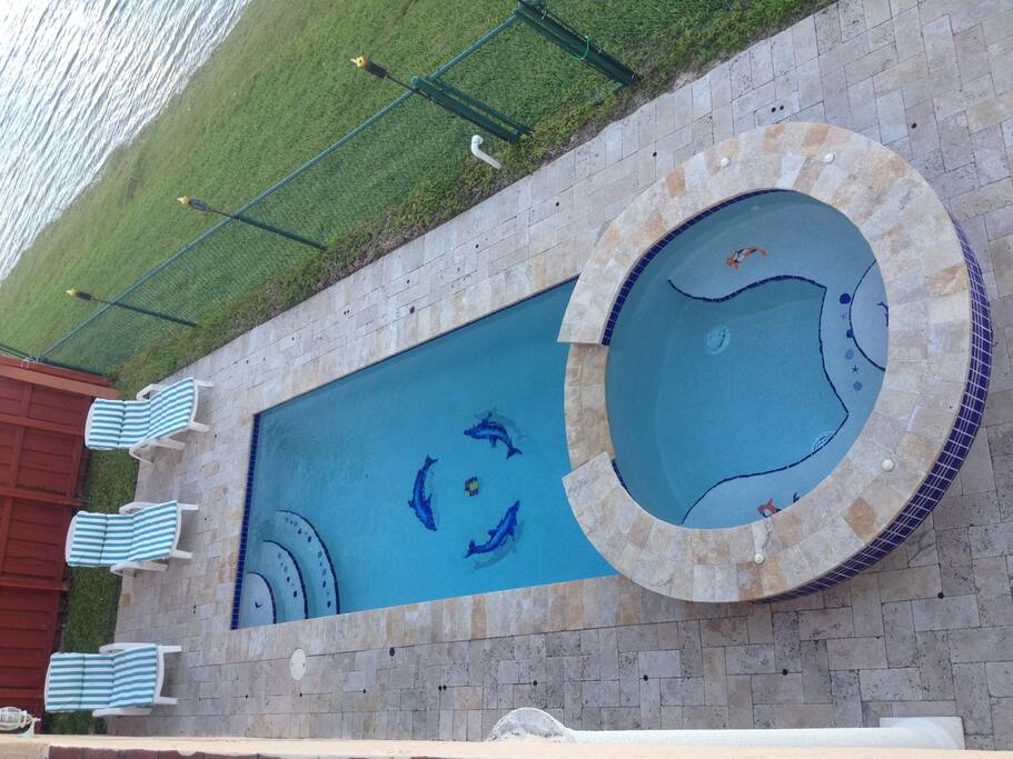 PRIVATE POOL AND JACUZZI