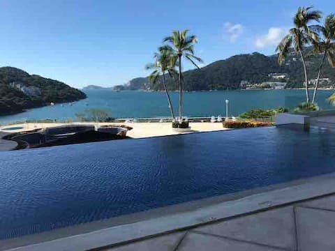 INCREDIBLE view of the bay-Diamante Zone, Acapulco
