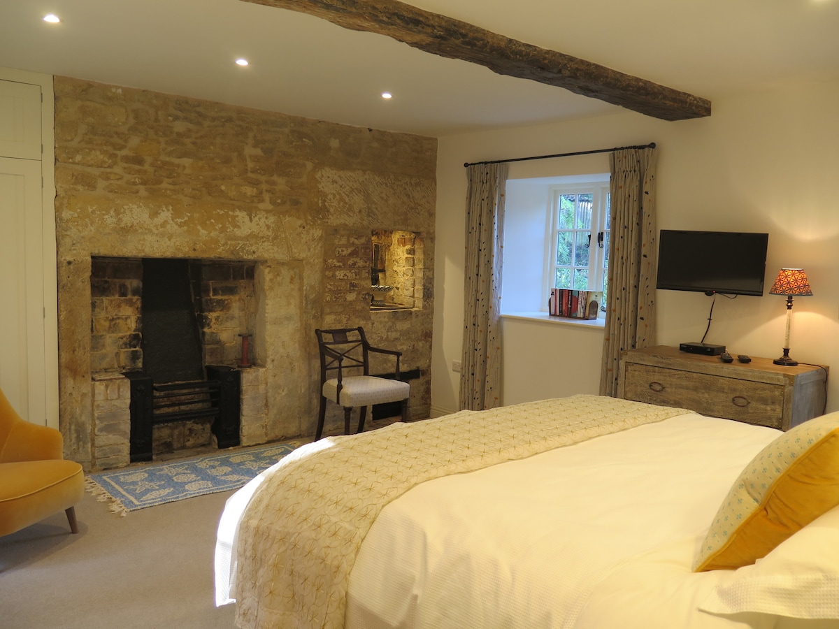 ห้องนอนชั้นล่าง