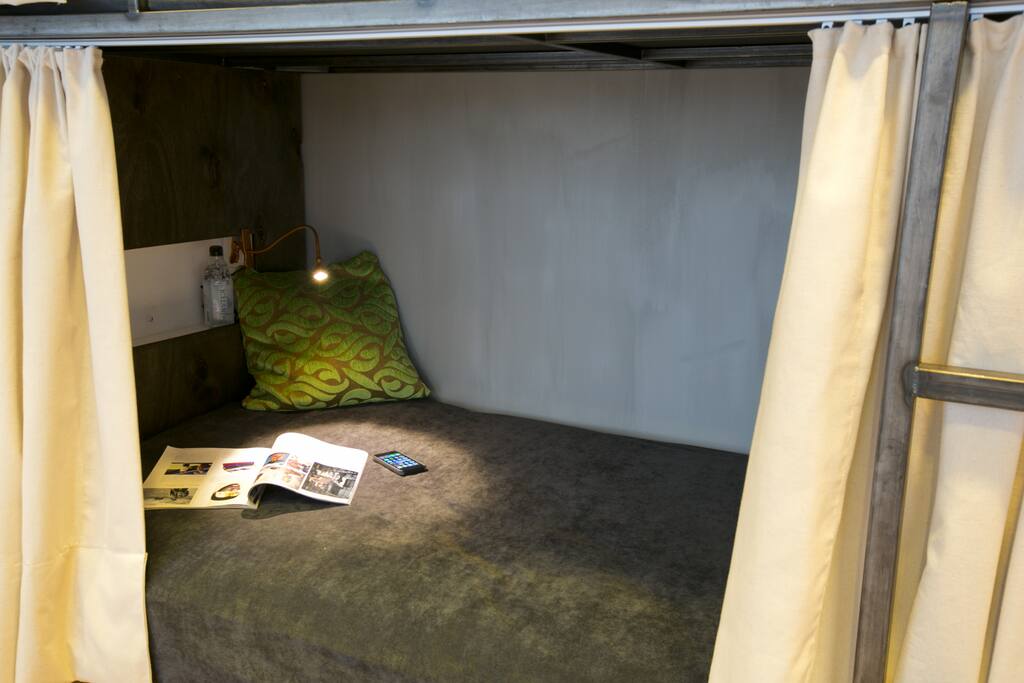 Reading light in bunk beds