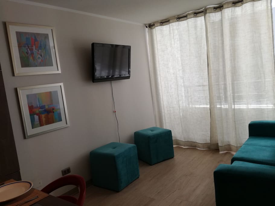 Living con TV Cable y WIFI.