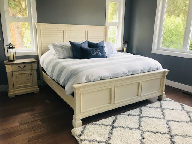 Sheridan Lake - Lakeside king room